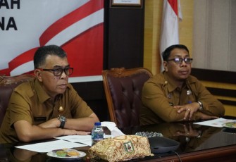 Bupati Natuna, Wan Siswandi saat menghadiri interoperabilitas akurasi data penerima bantuan sosial yang digelar Komisi Pemberantasan Korupsi secara daring pada hari, Selasa 05/09/2023.