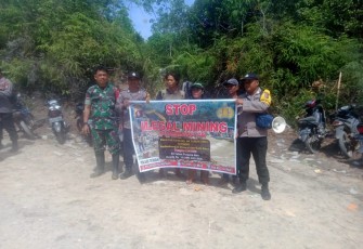 Babinsa Koramil Tewah Bersama Bhabinkamtibmas saat Lakukan Patroli Dialogis Terkait Ilegal Mining 