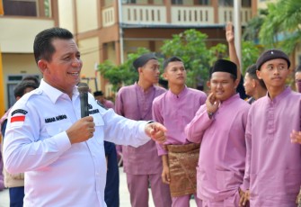  Gubernur Ansar Motivasi Siswa dan Resmikan Skill Mart
