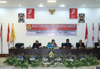 Wabup Samosir saat Hadiri Pelantikan Pengganti Antar Waktu Anggota DPRD