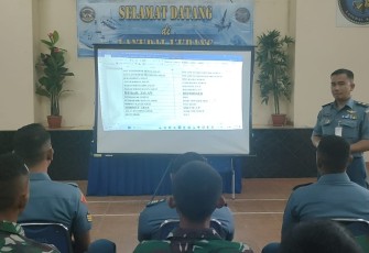 Kegiatan English Day merupakan tindaklanjut dari perintah Komandan Pusat Penerbangan TNl Angkatan Laut (Danpuspenerbal) Laksda TNl Sisyani Jaffar untuk meningkatkan kemampuan berbahasa Inggris personelnya
