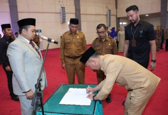 Bupati Dolly Lantik Sofyan Adil Jadi Sekda Tapsel
