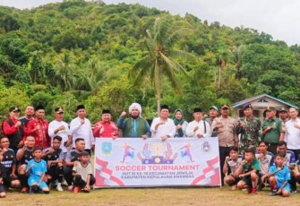Masyarakat Jemaja Antusias Hadiri Turnamen Sepakbola yang Dibuka Gubernur Kepri