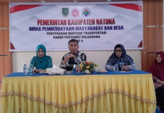 Bupati Natuna, Wan Siswandi di dampingi oleh Ketua TP PKK Natuna, Septi Dwiani Siswandi 