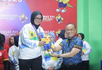 Pemberian medali