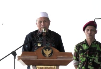 Bupati Pasbar Hamsuardi