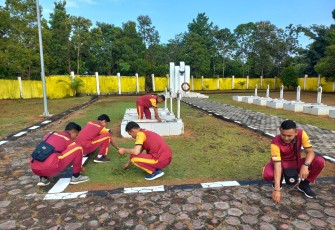 Polres Natuna Gotong Royong di TMP Ranai 