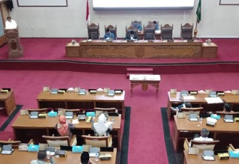 Rapat paripurna dengan agenda Laporan Badan Anggaran atas Pembahasan Ranperda APBD Kota Batam Tahun Anggaran (TA) 2024 sekaligus Pengambilan Keputusan pada Rabu (15/11/2023) di ruang sidang utama DPRD Kota Batam. 