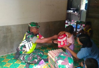 Danramil Rungan saat Sambangi Serta Berikan Bantuan Kepada Anak Kategori Stunting 