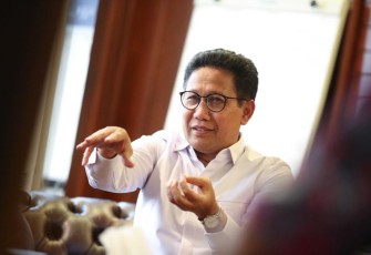 Menteri Desa PDT dan Transmigrasi Abdul Halim Iskandar, di dampingi Sekertaris Jenderal, Taufik Madjid dan Staf Khusus Menteri, Menerima Audiensi Pengurus Pusat Persatuan Perangkat Desa Indonesia, di Ruang kerja, pada Selasa 24/01/23.