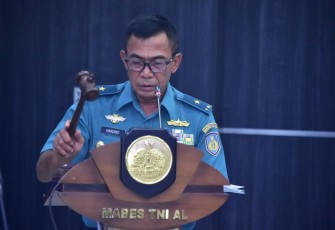 Kepala Dinas Perbekalan Angkatan Laut (Kadisbekal) Laksamana Pertama TNI Hardiko saat memimpin Rapat Kerja Evaluasi Pembekalan TNI AL TA. 2023 bertempat di Gedung Neptunus, Mabesal, Cilangkap, Jakarta Timur, Kamis (28/12)