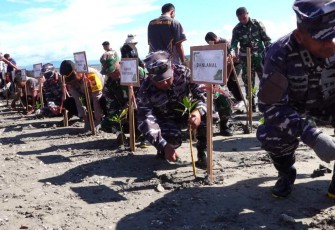 Baksos Bersih-Bersih Pantai dan Tanam 1000 Mangrove