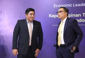 Bupati Bintan Roby Kurniawan dan Kepala BPSDM Kemendagri Sugeng Hariyono saat pembukaan Economic Leadership for Regional Goverment Leaders (REL), Senin (28/08).