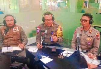 Kasat Lantas Polres Bintan saat Berikan Himbauan Keselamatan Berlalulintas melalui RRI 