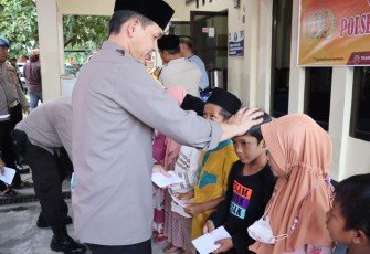 Kapolresta Berbagai Takjil dan Berikan Tali Asih ke Anak Yatim