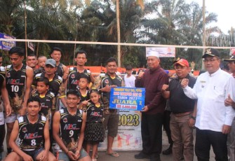 Bupati Hamsuardi Tutup Turnamen Volly Ball RPS Cup II Tahun 2023 