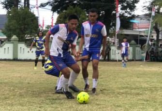 Foto pertandingan futsal di Makodim 1310/Bitung