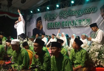 Acara sholawat bertajuk "Ngaji Kebangsaan Golek Ganjaran bersama Hadad Alwi", di kawasan Ringin Asri, Bejen, Karanganyar.