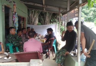 Polres Tapsel Pantau Pra Evakuasi Truk CPO Yang Kecelakaan
