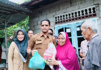 Penyaluran sembako ke Warga Terdampak Banjir di Kecamatan Bintan Utara