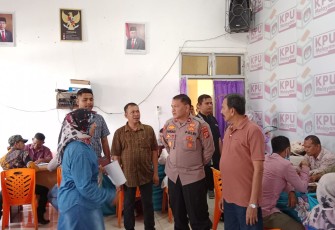 Kabag Ops Polres Aceh Timur saat Pantau Kegiatan Seleksi Wawancara Calon Anggota PPS
