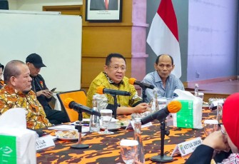 Bamsoet saat mengikuti Rapat Koordinasi Pemuda Pancasila, Forum Komunikasi Putra Putri Purnawirawan dan Putra Putri TNI-Polri (FKPPI), Pemuda Panca Marga, UI Watch dengan Ketua MPR RI dan Ketua DPD RI di Jakarta, Kamis malam (26/10/23).