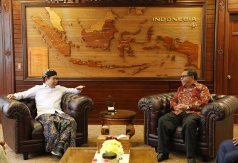 Gus Halim saat menerima audiensi Bupati Manggarai Timur, Agas Andreas di kantor Kemendes PDTT, Jakarta, Senin (11/10/2023).