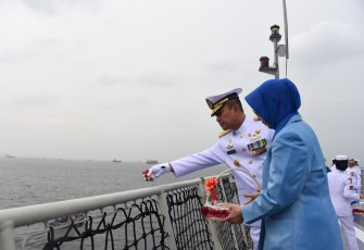 Komando Armada RI Gelar Upacara Tabur Bunga 