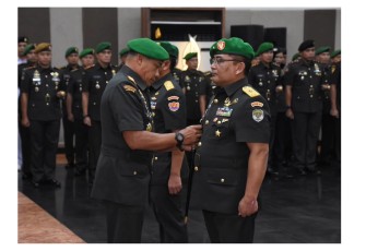 Kodam Jaya menggelar Acara Serah Terima Jabatan (Sertijab) Kepala Staf Kodam Jaya, yang dipimpin langsung Pangdam Jaya/Jayakarta Mayjen TNI Mohamad Hasan, bertempat di Aula Soedirman Makodam Jaya, Jl. Mayjen Sutoyo No. 5 Cililitan, Jakarta Timur, Jumat (15/12/2023)