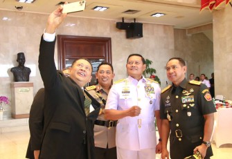Bamsoet saat menghadiri Sertijab Panglima TNI, di Plaza Mabes TNI, Cilangkap, Jakarta, Rabu (22/11/23).
