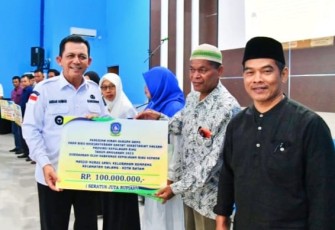 Gubernur Kepulauan Riau H Ansar Ahmad