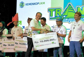 Deputi Bidang Usaha Mikro KemenKopUKM Yulius dalam acara Transfumi Summit 2023 bertajuk ‘Bela Negeri Tunjukkan Bakti’ di Sleman, Daerah Istimewa Yogyakarta (DIY), Rabu malam (22/11). 