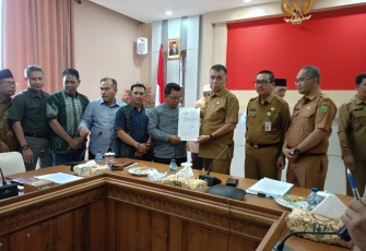 Bupati Natuna Serahkan Bukti Pendukung Rekomendasi Pemekaran Provinsi Khusus Natuna-Anambas 