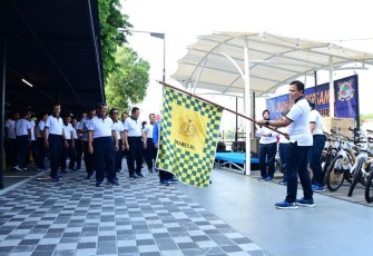 Olahraga Kewasgiatan Spersal dan Satker Mabesal bersama Kepala Staf Angkatan Laut (Kasal) Laksamana TNI Dr. Muhammad Ali bertempat di Sagoro Jogging Track, Kelapa Gading, Jakarta Utara, Jumat (8/12). 