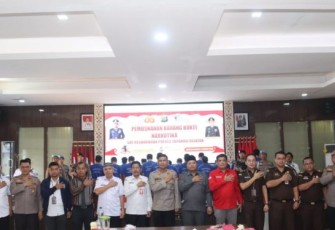 Kapolres Tapsel, AKBP Imam Zamroni, SIK, MH, photo bersama usai pemusnahan Barang Bukti