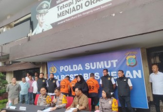 Kapolrestabes Medan, Kombes Pol Teddy John Sahala Marbun, SH, SIK, MHum Saat Melakukan Konferensi Pers 