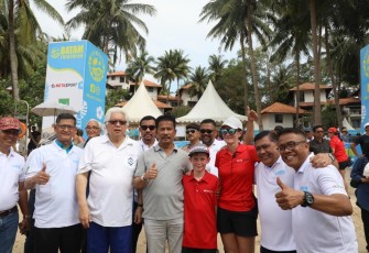 Kepala BP Batam, Muhammad Rudi, dan CEO Citramas Group, Kris Taenar Wiluan, saat membuka agenda Batam Triathlon 2023 di Nongsa Point Marina
