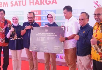 Bupati Wan Siswandi saat peresmian SPBU BBM satu harga Kelarik Kecamatan Bunguran Utara, Kamis (24/08/2023).