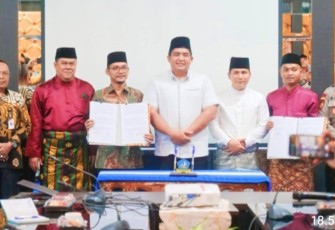 Bupati Bintan Tandatangani NPHD Bersama KPU dan Bawaslu