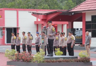 Kapolres Lingga AKBP Robby Topan Manusiwa, S.I.K Berikan Arahan Anggota Menjaga Etika dan Prilaku Saat Bertugas