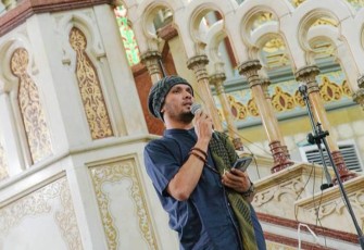 Ketua PWNU Jatim, KH. Marzuki Mustamar, Ustad Hannan Attaki