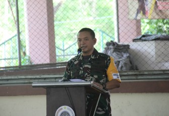 Dandim 0803/Madiun Letkol Inf Meina Helmi memberikan materi Bela Negara dan sistem penanganan konflik kepada anggota TNI jajaran Korem 081/Dsj di Stadion Wilis