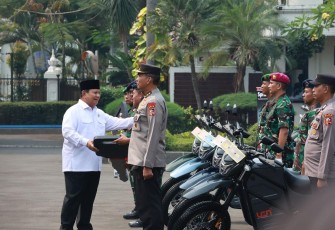 Menhan Prabowo saat Serahkan 100 Unit Rantis E-Tactical Sergap Produk Dalam Negeri ke TNI dan Polri