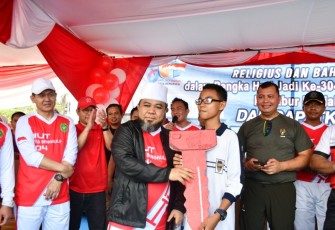 Siswa Kelas VIII SMPN 1 Kota Bengkulu Dapatkan Hadiah Motor 