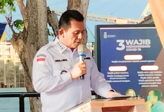 Gubernur Ansar saat Lepas Pelayaran Perdana KMP Bahtera Nusantara 03