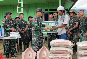 Baksos Satgas Yonif RK 136/TS