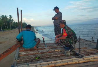 Komsos bersama warga binaan pembuat kapal apung