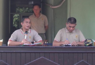 Dandim 1310/Bitung, Letkol Arm Yoki efriandi M.Han saat memberikan arahan pada jam Komandan
