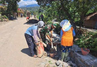 Gotong-royong Bangun Talud dan Normalisasi Jalan