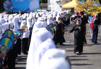 Ribuan Ibu-Ibu Majelis Taklim saat Bermain Kompang